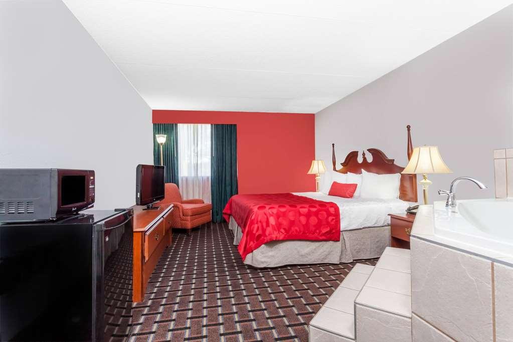 Ramada By Wyndham Henderson/Evansville Habitación foto